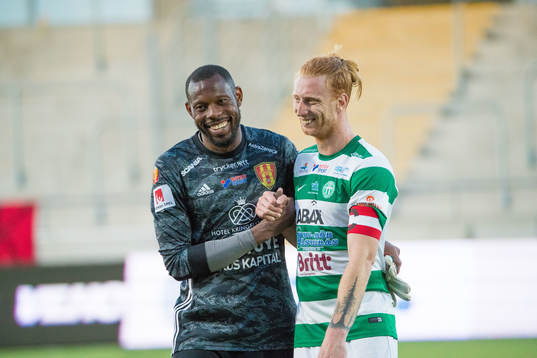 Syrianskas målvakt Dwayne St Aubyn Miller och Västerås