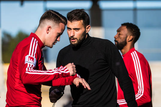 Mattias Genc, spelare i Syrianskas har tillfället tagit