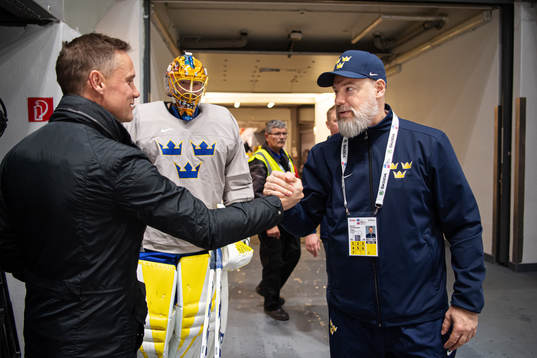 Roger Rönnberg, SVT, greets head coach Rikard Grönborg of