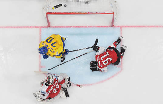Dennis Rasmussen of Sweden scores 6-0 behind Dominique