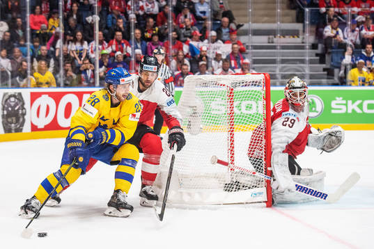 Elias Lindholm of Sweden against Martin Schumnig and
