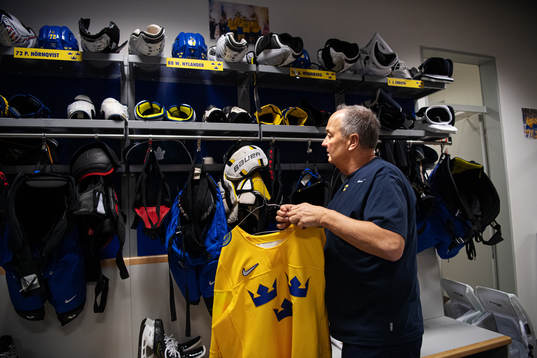 Equipment manager Anders Weiderstål of Sweden in the team