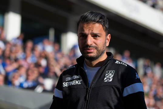 IFK Göteborgs tränare Poya Asbaghi innan fotbollsmatchen