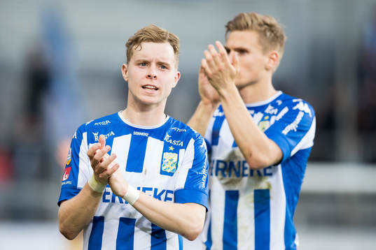 IFK Göteborgs Victor Wernersson och Carl Starfelt tackar