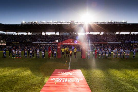Lagen på line up innan fotbollsmatchen i allsvenskan