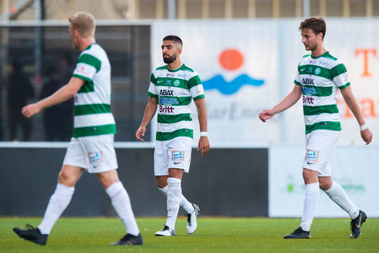Västerås spelare deppar i halvtid fotbollsmatchen i