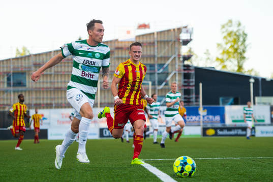 Västerås Dennis Persson och Syrianskas Noi Olafsson