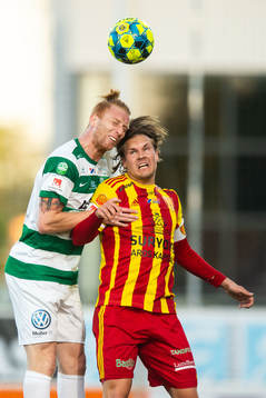 Västerås Calle Svensson och Syrianskas Sebastian Rajalakso