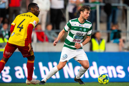 Syrianskas Success Chimankpa Nwosu och  Västerås Emir