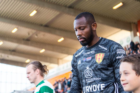 Syrianskas målvakt Dwayne St Aubyn Miller