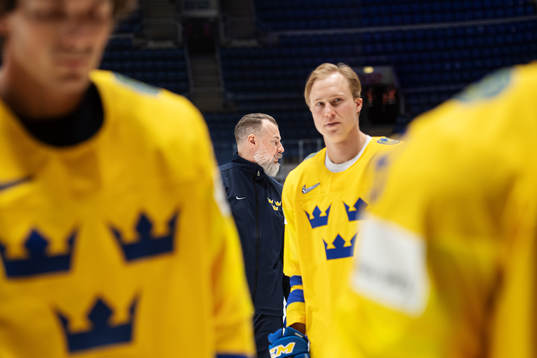 Head coach Rikard Grönborg of Sweden at a practice session