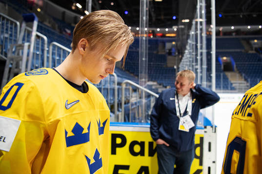 Elias Pettersson of Sweden