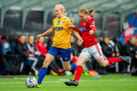 Mali Lilleås Næss of Trondheims-Ørn and Nora Bakke of