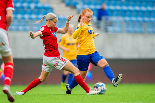 Sanna Marja Porali of Fart and Laura Gashi of