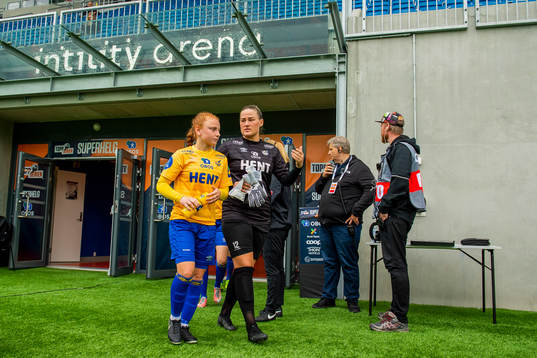 Laura Gashi and goalkeeper Kristine Nøstmo of