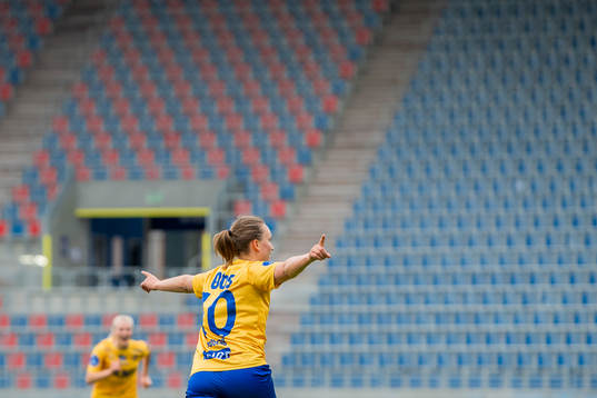 Julie Adserø of Trondheims-Ørn celebrates