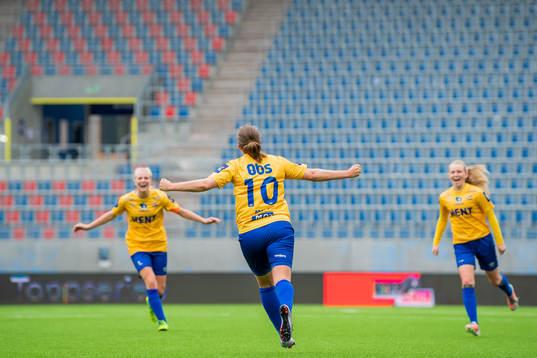Julie Adserø of Trondheims-Ørn celebrates