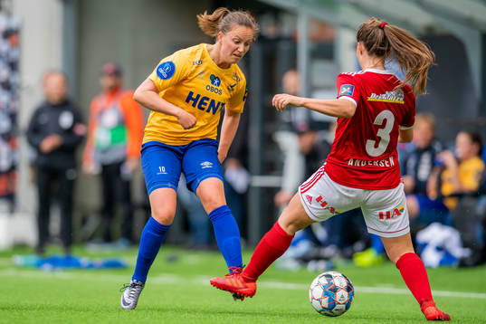 Julie Adserø of Trondheims-Ørn and Sanna Marja Porali of