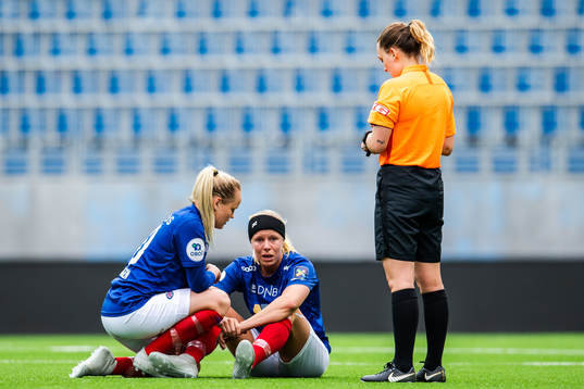 Ingrid Katrine Søndenå of Vålerenga is in pain