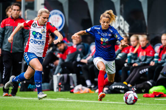 Sofie Tunes of Lyn and Celin Ildhusøy of Vålerenga