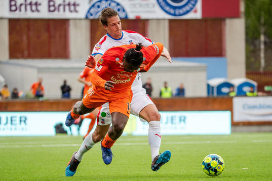 AFC Eskilstunas Samuel Nnamani och Helsingborgs Fredrik