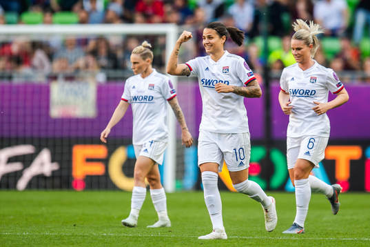 Dzsenifer Marozsán and Amandine Henry of Lyon celebrate