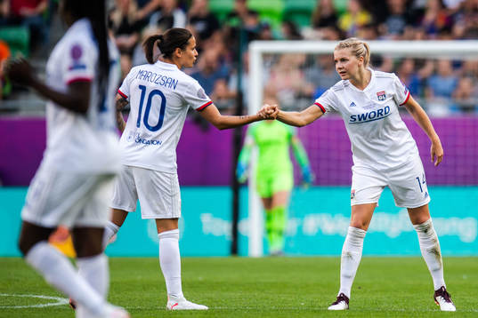 Dzsenifer Marozsán and Ada Hegerberg of Lyon celebrate