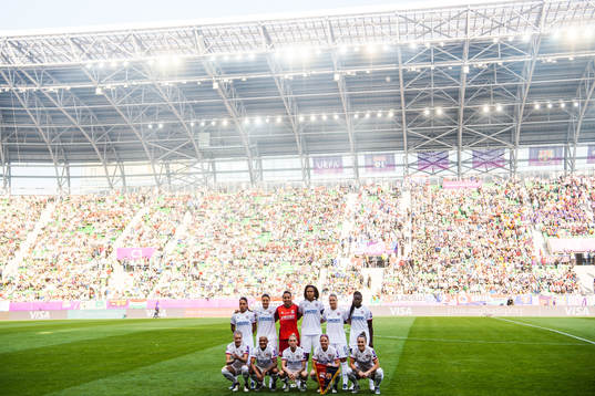 Amel Majri (2nd row), Dzsenifer Marozsan,