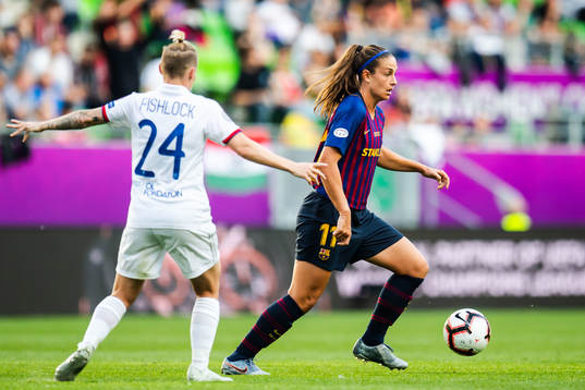 Jess Fishlock of Lyon and Alexia of Barcelona