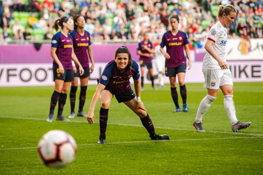 Andrea Pereira of Barcelona looks dejected