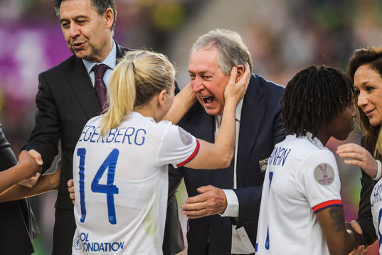 Ada Hegerberg of Lyon celebrates with Gérard Houllier