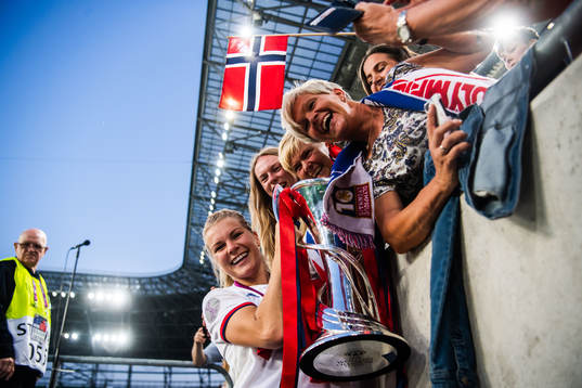 Ada Hegerberg of Lyon celebrates with her family and the