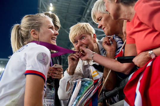 Ada Hegerberg of Lyon celebrates with her mother Gerd