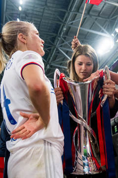 Ada Hegerberg of Lyon celebrates with her sister Andrine