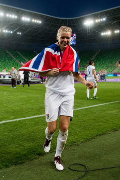 Ada Hegerberg of Lyon celebrates