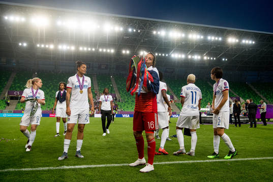 Goalkeeper Sarah Bouhaddi of Lyon celebrates