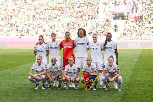 Amel Majri (2nd row), Dzsenifer Marozsan,