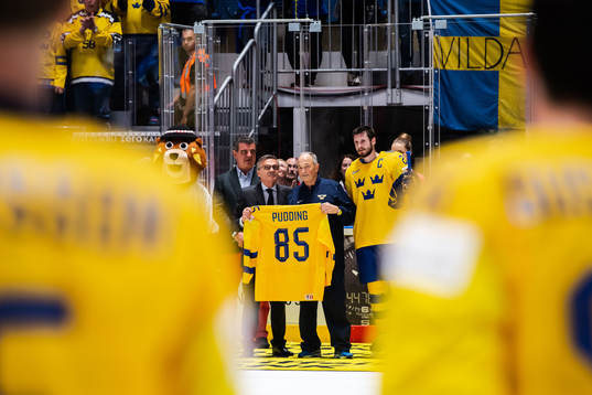 Equipment manager Anders Weiderstål of Sweden is given