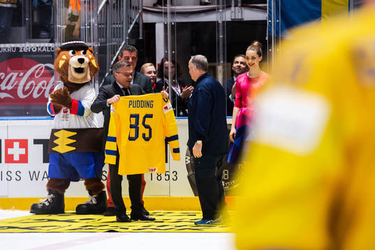 Equipment manager Anders Weiderstål of Sweden is given