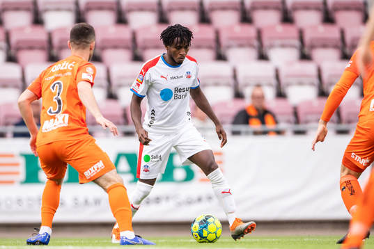 Helsingborgs Mamudu Moro och AFC Eskilstunas Kadir Hodzic