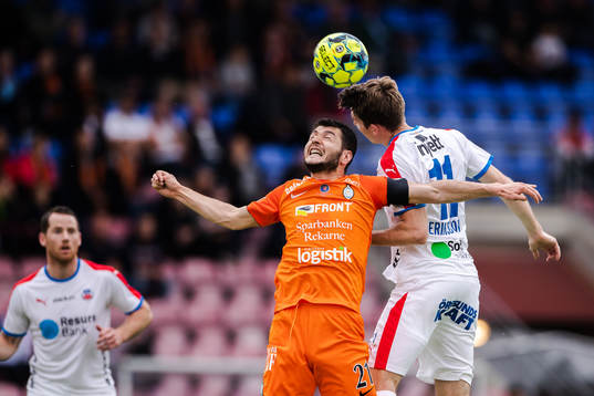 AFC Eskilstunas Anel Rashkaj och Helsingborgs Adam Eriksson