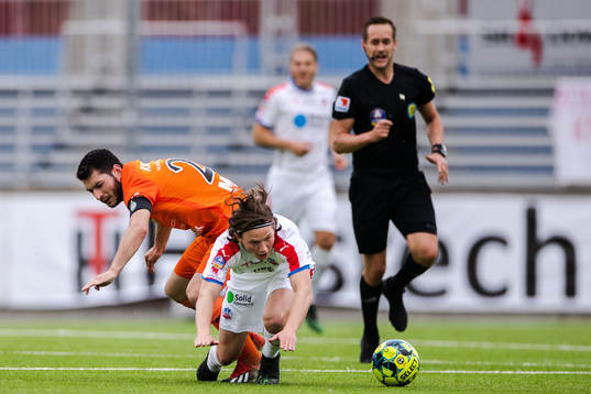 AFC Eskilstunas Anel Rashkaj och Helsingborgs Max Svensson
