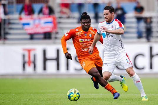 AFC Eskilstunas Samuel Nnamani och Helsingborgs Johan