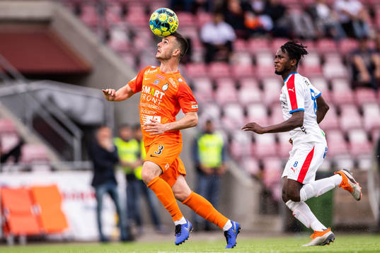 AFC Eskilstunas Kadir Hodzic och Helsingborgs Mamudu Moro