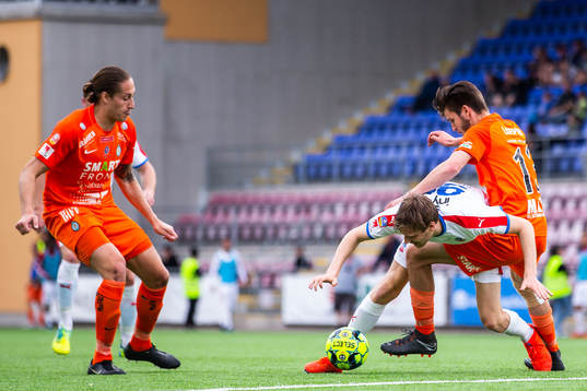 Helsingborgs Andri Bjarnason och AFC Eskilstunas Wilhelm