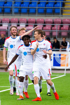 Helsingborgs Andri Bjarnason jublar med Mamudu Moro och