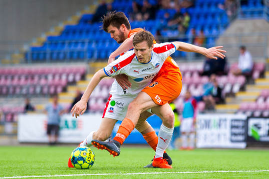 Helsingborgs Andri Bjarnason och AFC Eskilstunas Wilhelm