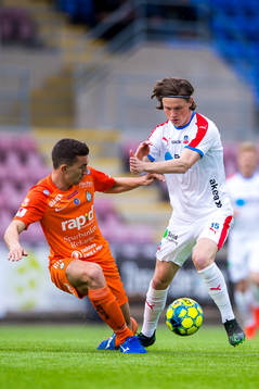 AFC Eskilstunas Adnan Kojic och Helsingborgs Max Svensson