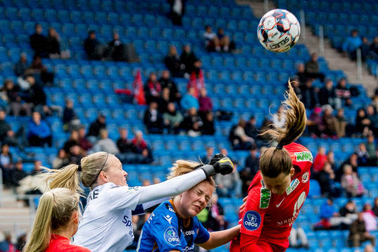 Goalkeeper Ingrid Hjelmseth of Stabæk, Cornelia Fladberg