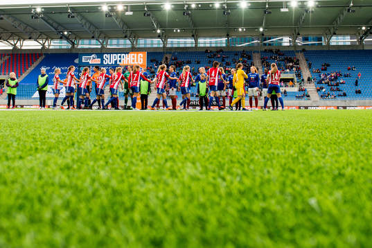 The players of Vålerenga and Lyn